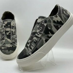 New MADDEN GIRL Jamee Sneakers Lace Less Camo Print - size 8